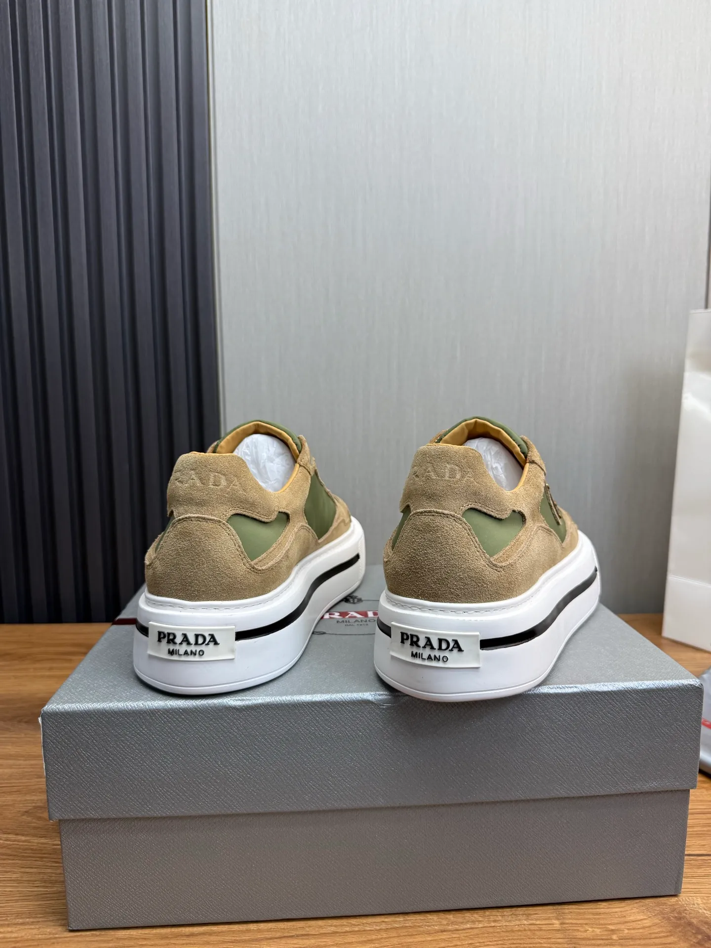 Men's shoes 💰580💰 [PRADA] Hot-selling men's shoes shipped 👏Official website synchronized ⬆️ Original cowhide fabric + cowhide lining, cowhide feet 🐮 1:1 shipment ✔️Original original sole, 38-45 (45. Customized, non-refundable)
